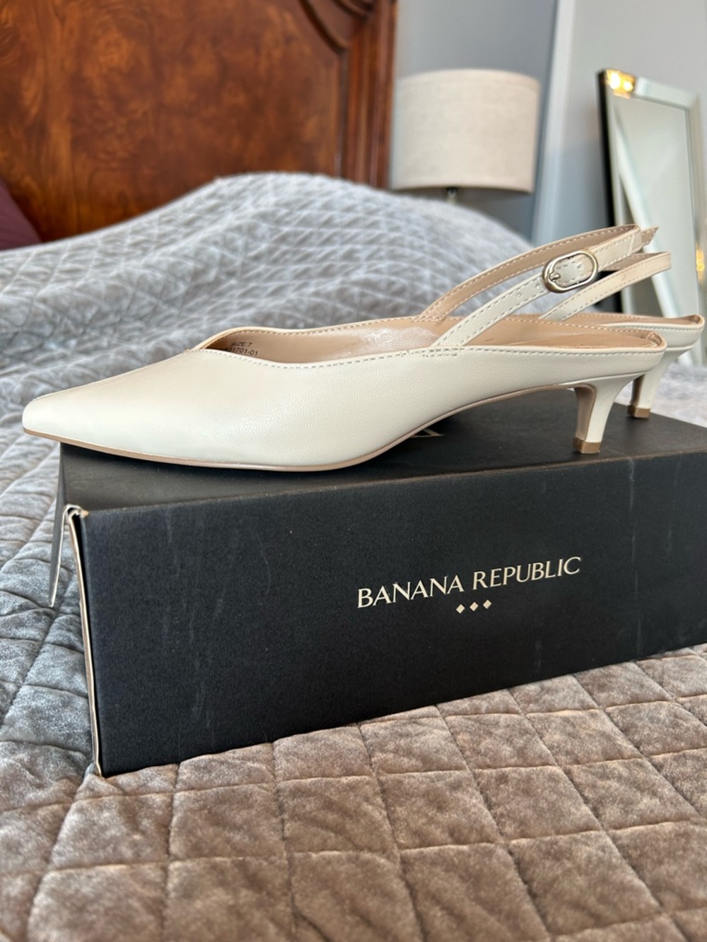 Banana Republic Women's Ivory Slingback Pointed Kitten Heel
